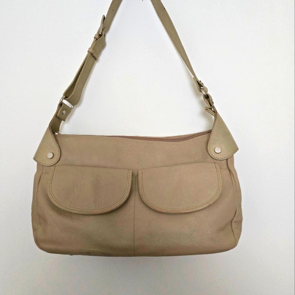 ☆ Tan Pebble Leather Shoulder Bag